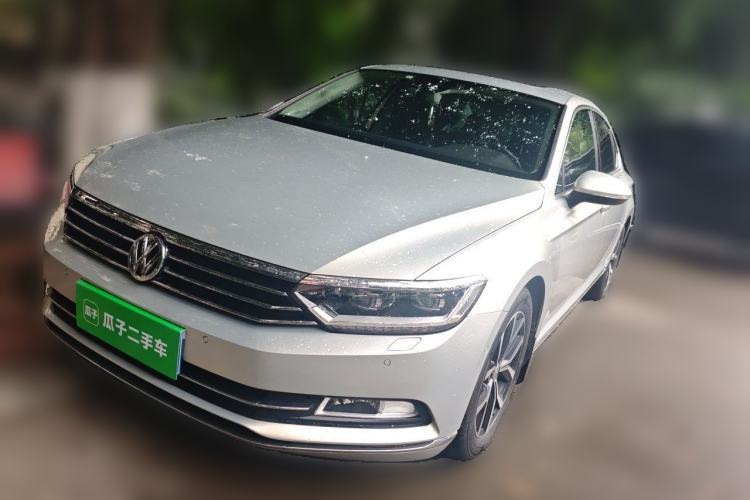 Used Volkswagen Magotan 2017 330TSI DSG Luxury Model Guazi used car, China used car export, Used car for sale, Used cars, Cheapest cars for sale