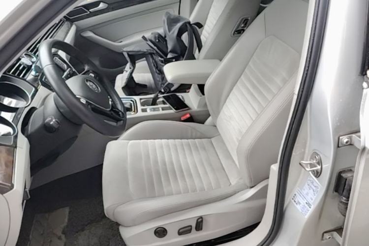 Used Volkswagen Magotan 2017 330TSI DSG Luxury Model Left Front Seat