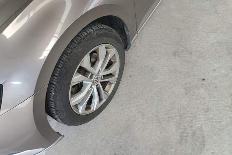 Used Volkswagen Magotan 2017 330TSI DSG Luxury Model Left Front Wheel Hub