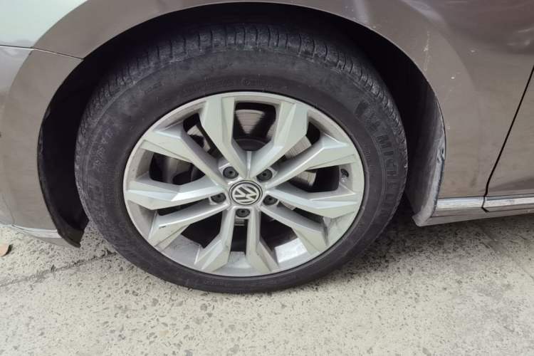 Used Volkswagen Magotan 2017 330TSI DSG Luxury Model Left Front Wheel Hub