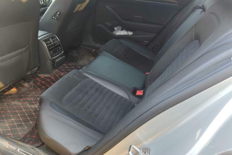 Used Volkswagen Magotan 2017 330TSI DSG Luxury Model Left Rear Seat