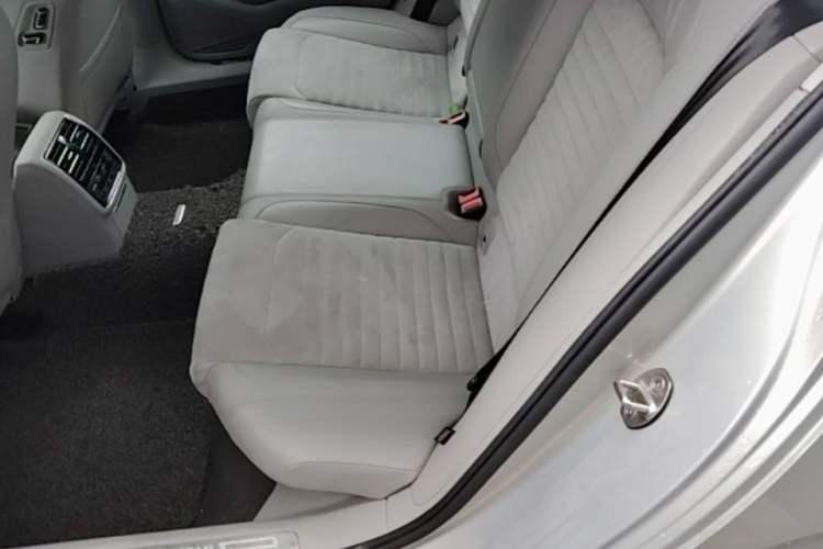 Used Volkswagen Magotan 2017 330TSI DSG Luxury Model Left Rear Seat