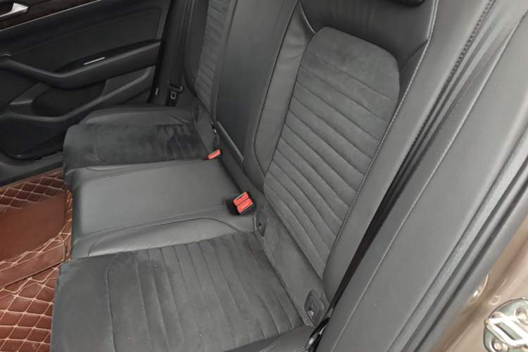 Used Volkswagen Magotan 2017 330TSI DSG Luxury Model Left Rear Seat