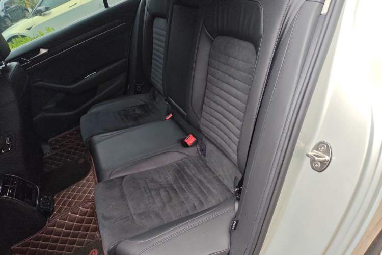 Used Volkswagen Magotan 2017 330TSI DSG Luxury Model Left Rear Seat