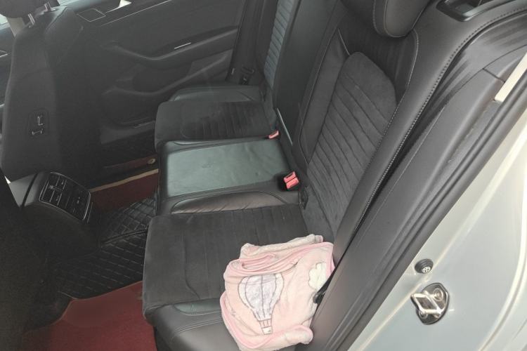 Used Volkswagen Magotan 2017 330TSI DSG Luxury Model Left Rear Seat