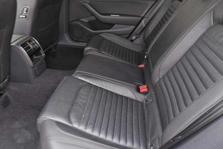 Used Volkswagen Magotan 2017 330TSI DSG Leading Model Left Rear Seat