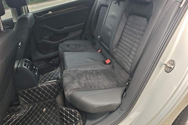 Used Volkswagen Magotan 2017 330TSI DSG Luxury Model Left Rear Seat