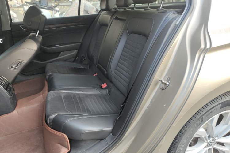 Used Volkswagen Magotan 2017 380TSI DSG Luxury Model Left Rear Seat