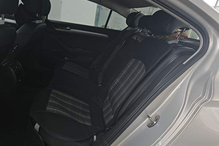 Used Volkswagen Magotan 2017 330TSI DSG Luxury Model Left Rear Seat