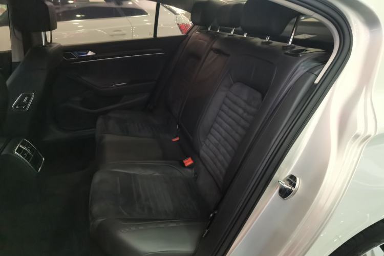 Used Volkswagen Magotan 2017 330TSI DSG Luxury Model Left Rear Seat