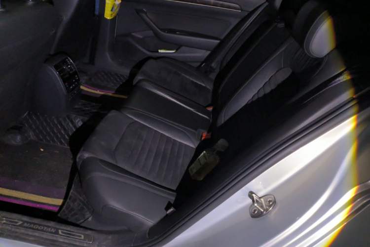 Used Volkswagen Magotan 2017 380TSI DSG Luxury Model Left Rear Seat