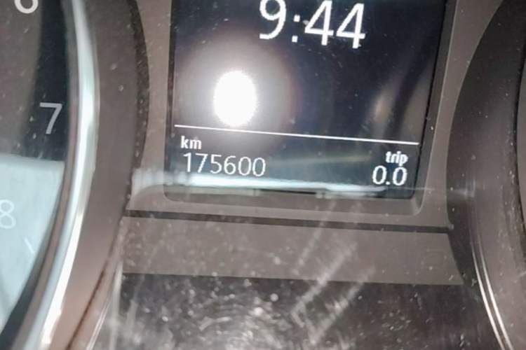 Used Volkswagen Magotan 2017 330TSI DSG Luxury Model Odometer Close Up