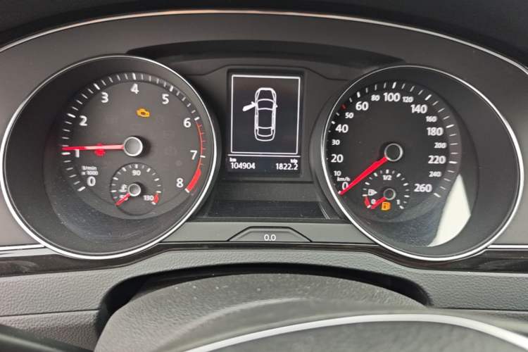 Used Volkswagen Magotan 2017 330TSI DSG Luxury Model Odometer Close Up