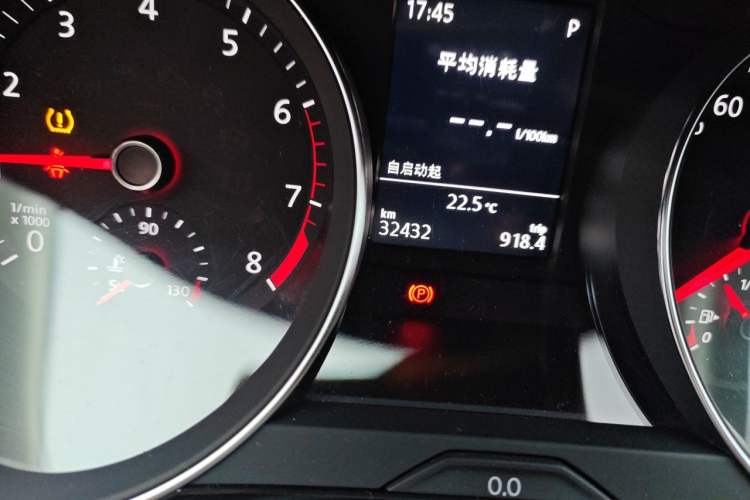 Used Volkswagen Magotan 2017 330TSI DSG Luxury Model Odometer Close Up