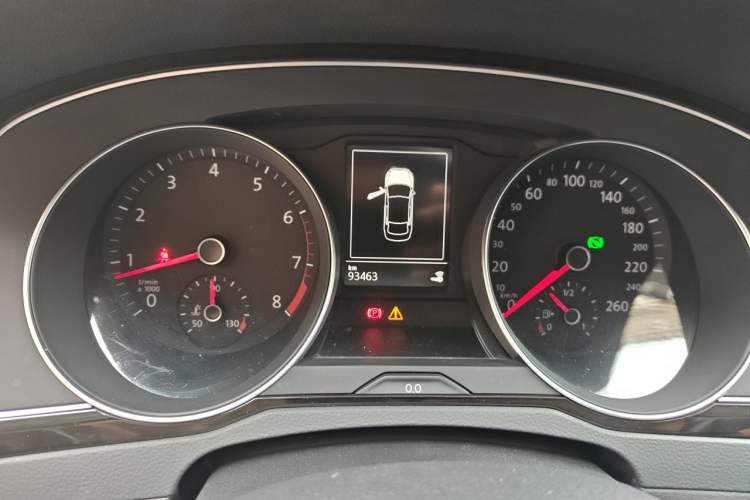 Used Volkswagen Magotan 2017 330TSI DSG Luxury Model Odometer Close Up