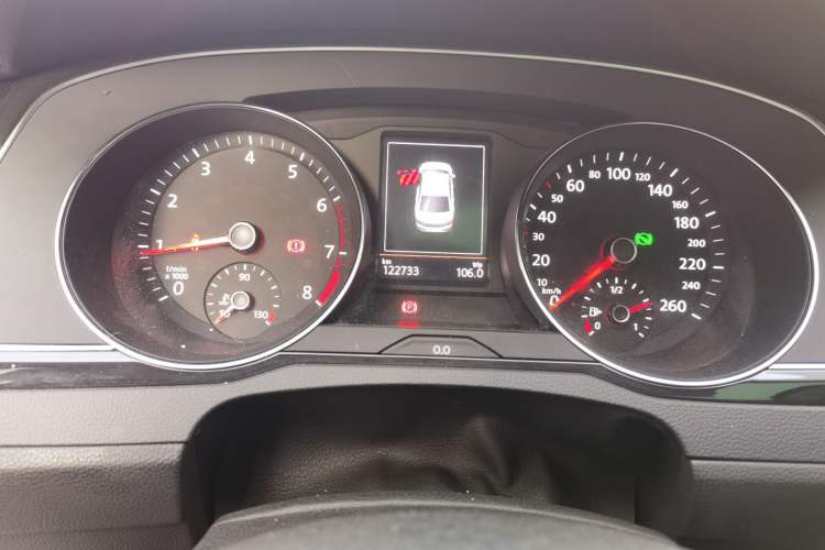 Used Volkswagen Magotan 2017 330TSI DSG Luxury Model Odometer Close Up