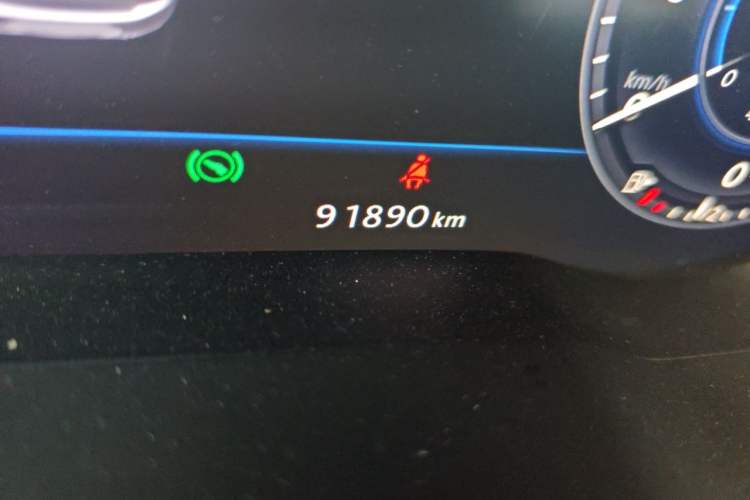 Used Volkswagen Magotan 2017 330TSI DSG Luxury Model Odometer Close Up