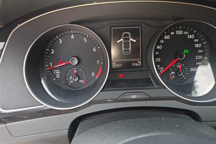 Used Volkswagen Magotan 2017 330TSI DSG Luxury Model Odometer Close Up