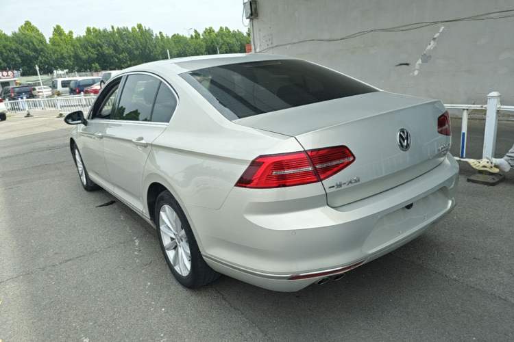 Used Volkswagen Magotan 2017 330TSI DSG Leading Model Rear Left 45 Deg