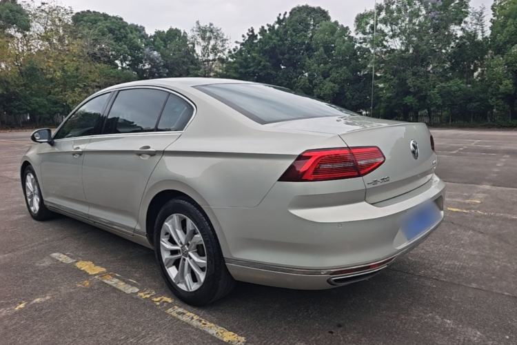 Used Volkswagen Magotan 2017 330TSI DSG Luxury Model Rear Left 45 Deg
