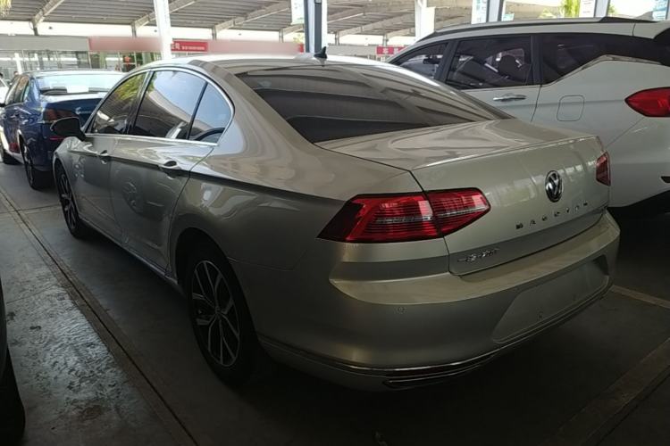 Used Volkswagen Magotan 2017 330TSI DSG Luxury Model Rear Left 45 Deg