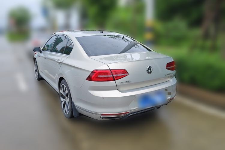 Used Volkswagen Magotan 2017 380TSI DSG Luxury Model Rear Left 45 Deg