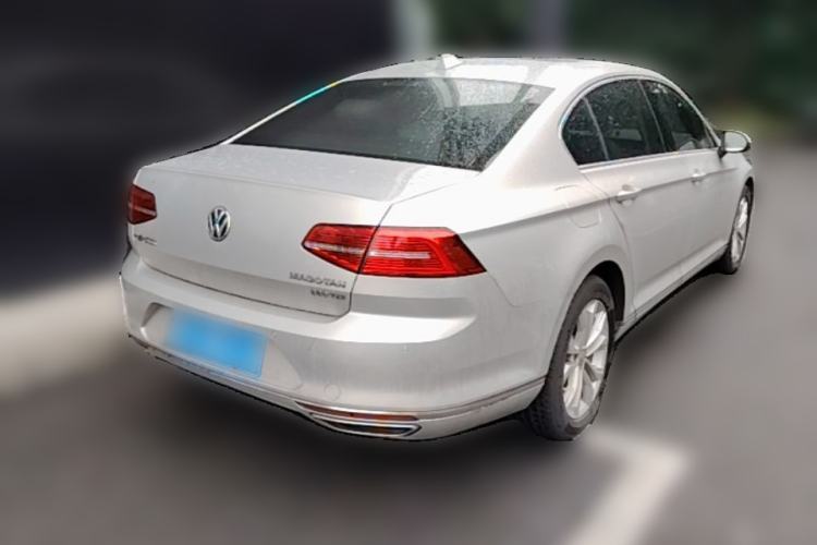 Used Volkswagen Magotan 2017 330TSI DSG Luxury Model Rear Right 45 Deg