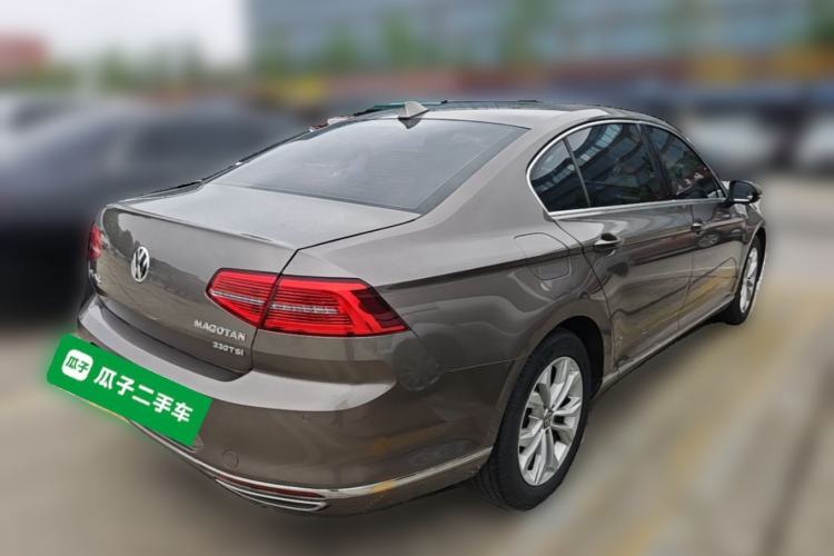 Used Volkswagen Magotan 2017 330TSI DSG Luxury Model Rear Right 45 Deg