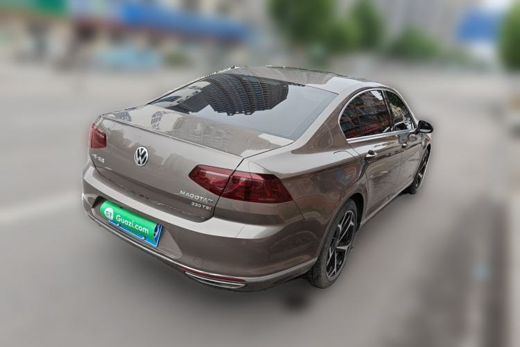 Used Volkswagen Magotan 2017 330TSI DSG Luxury Model Rear Right 45 Deg