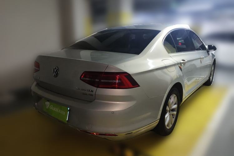 Used Volkswagen Magotan 2017 280TSI DSG Comfort Model Rear Right 45 Deg