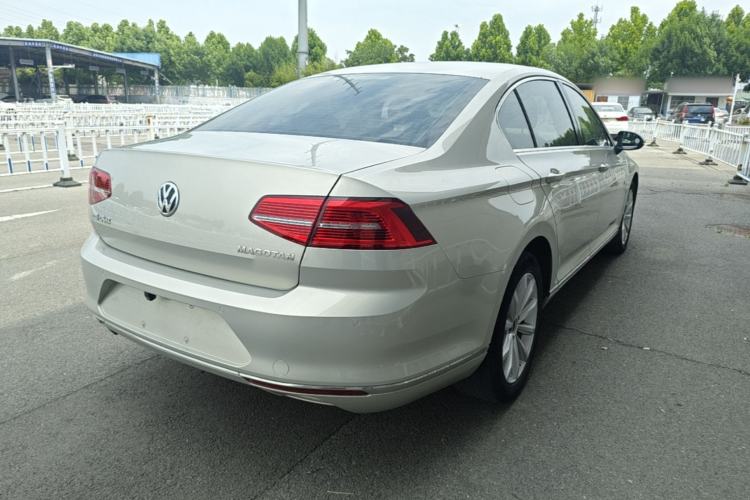 Used Volkswagen Magotan 2017 330TSI DSG Leading Model Rear Right 45 Deg