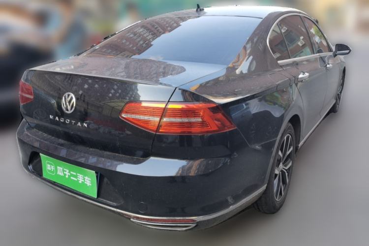 Used Volkswagen Magotan 2017 330TSI DSG Luxury Model Rear Right 45 Deg