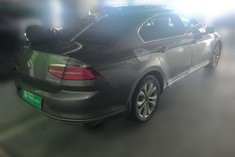 Used Volkswagen Magotan 2017 330TSI DSG Luxury Model Rear Right 45 Deg