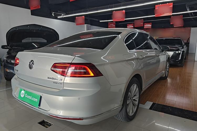 Used Volkswagen Magotan 2017 330TSI DSG Luxury Model Rear Right 45 Deg