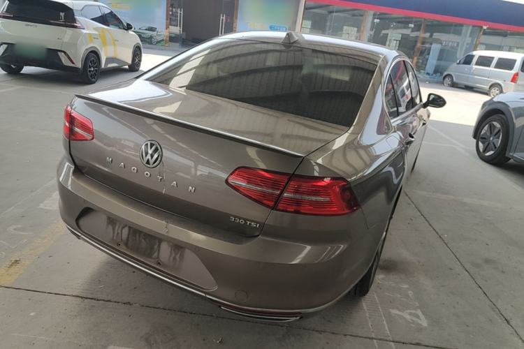 Used Volkswagen Magotan 2017 330TSI DSG Luxury Model Rear Right 45 Deg