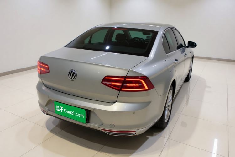 Used Volkswagen Magotan 2017 380TSI DSG Luxury Model Rear Right 45 Deg