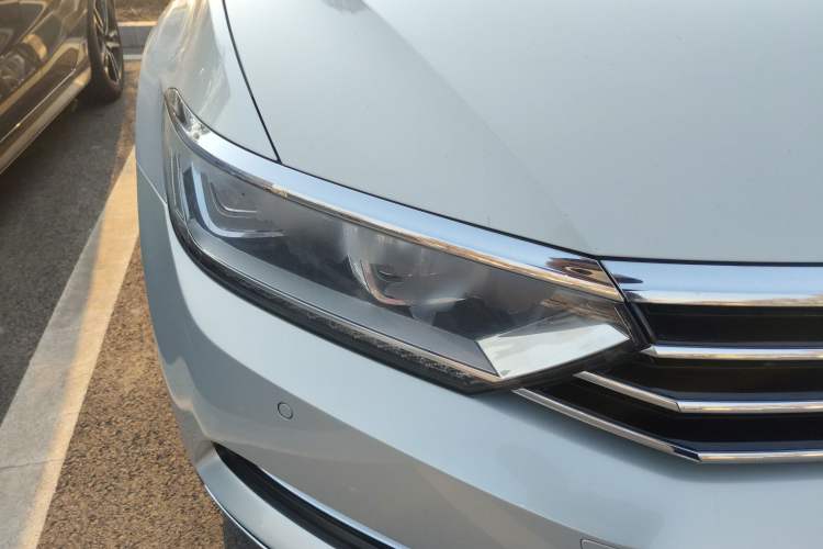 Used Volkswagen Magotan 2017 330TSI DSG Luxury Model Right Front Headlight