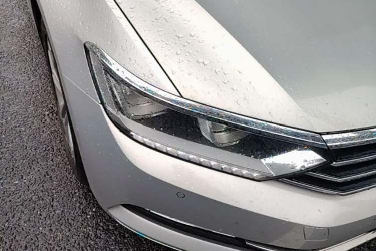 Used Volkswagen Magotan 2017 330TSI DSG Luxury Model Right Front Headlight