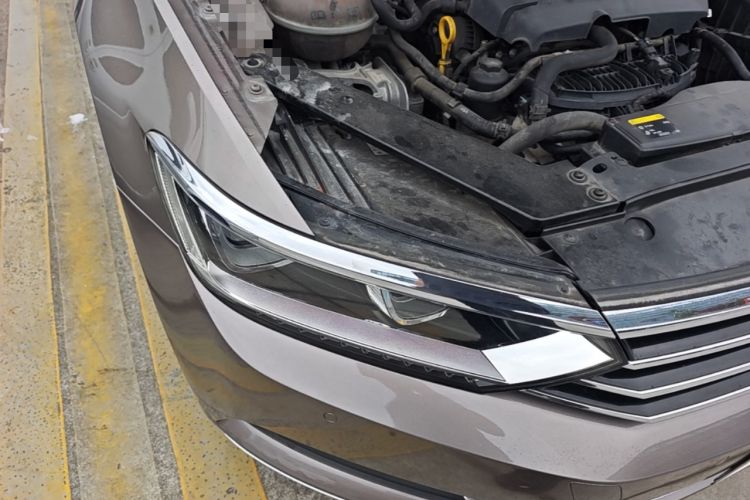 Used Volkswagen Magotan 2017 330TSI DSG Luxury Model Right Front Headlight