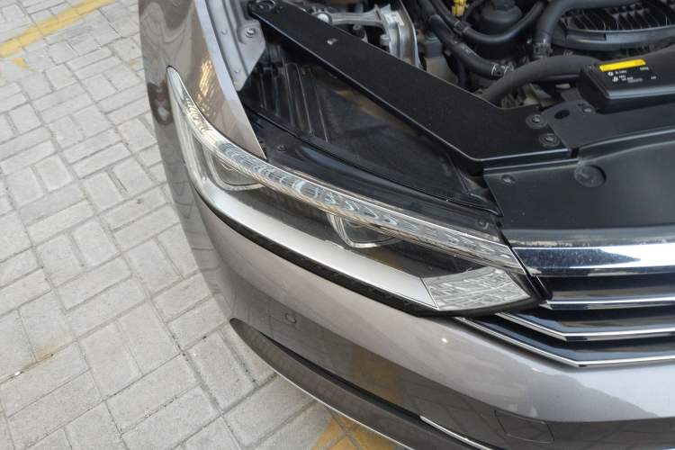 Used Volkswagen Magotan 2017 330TSI DSG Luxury Model Right Front Headlight