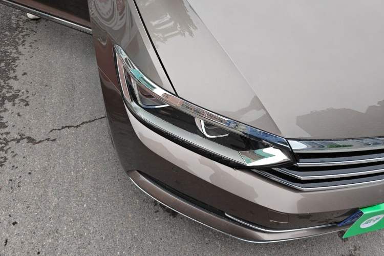 Used Volkswagen Magotan 2017 330TSI DSG Luxury Model Right Front Headlight