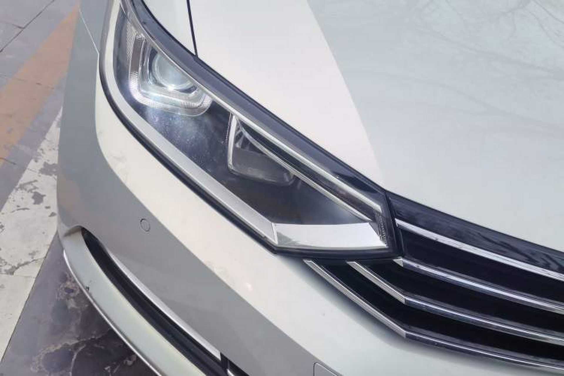 Used Volkswagen Magotan 2017 330TSI DSG Leading Model Right Front Headlight