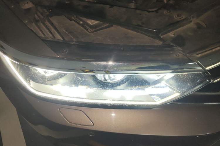 Used Volkswagen Magotan 2017 380TSI DSG Prestige Edition Right Front Headlight