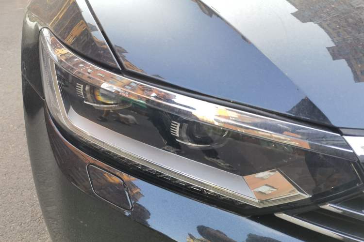 Used Volkswagen Magotan 2017 330TSI DSG Luxury Model Right Front Headlight