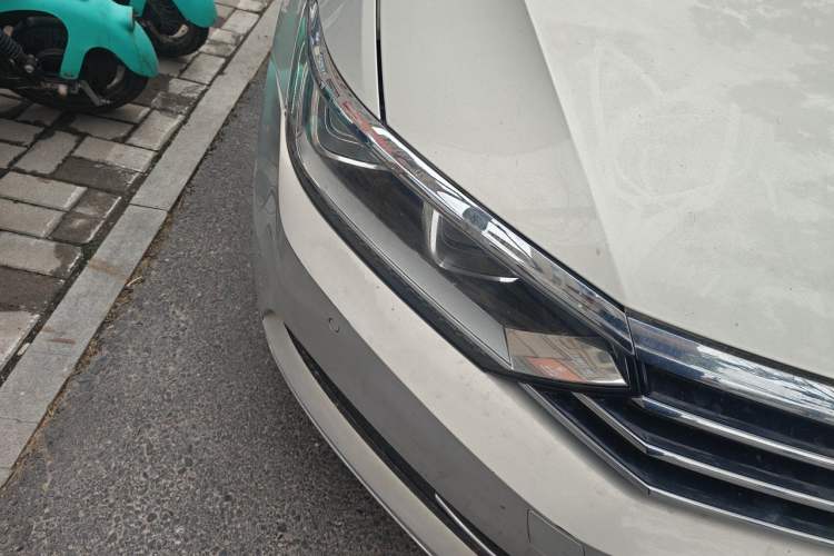 Used Volkswagen Magotan 2017 330TSI DSG Luxury Model Right Front Headlight
