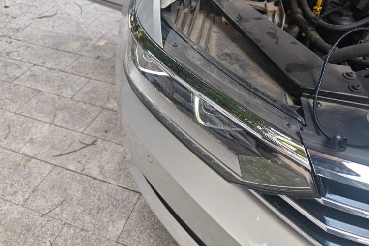 Used Volkswagen Magotan 2017 330TSI DSG Luxury Model Right Front Headlight
