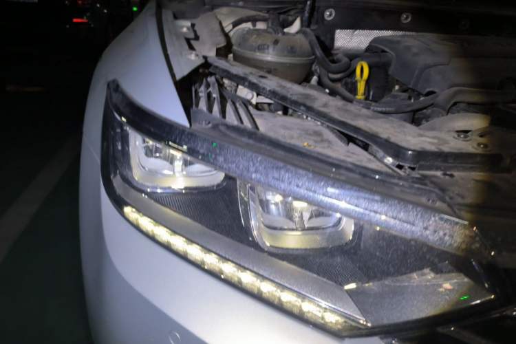 Used Volkswagen Magotan 2017 330TSI DSG Luxury Model Right Front Headlight
