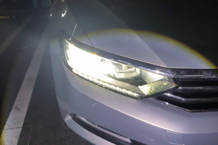 Used Volkswagen Magotan 2017 380TSI DSG Luxury Model Right Front Headlight