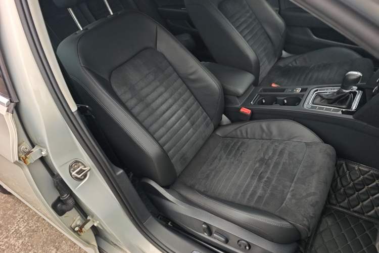 Used Volkswagen Magotan 2017 330TSI DSG Luxury Model Right Front Seat