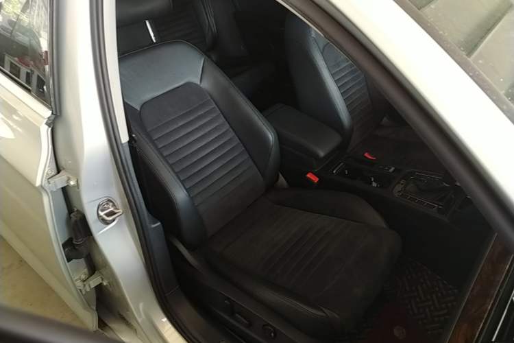 Used Volkswagen Magotan 2017 330TSI DSG Luxury Model Right Front Seat